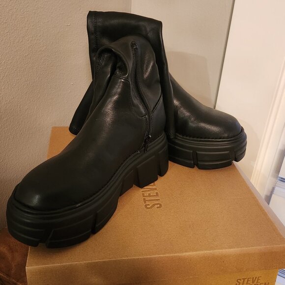 Original Steve Madden Black Heeled Boots with Chunky Sole and Knee-High Design - Picture 3 of 6